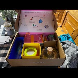 Lovevery 9-10 month sensory box